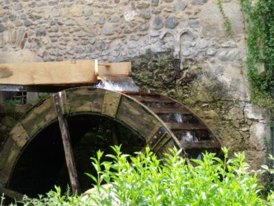 la roue du moulin de Ste Eulalie d'Olt