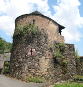 Conques - Visite thématique - Les fortifications du village médiéval